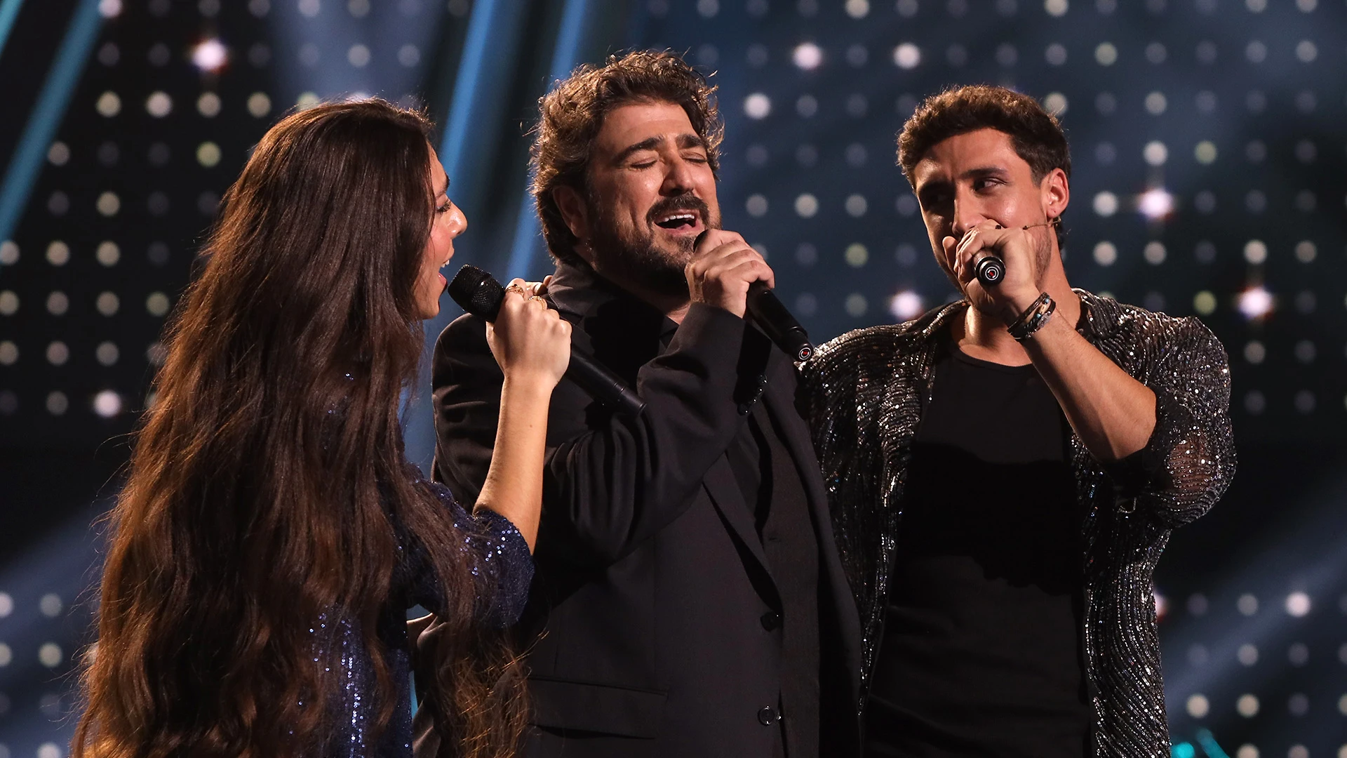 Nereida y Miguel unen sus voces a Antonio Orozco para brillar con Ya lo sabes Nereida y Miguel unen sus voces a Antonio Orozco para brillar con Ya lo sabes