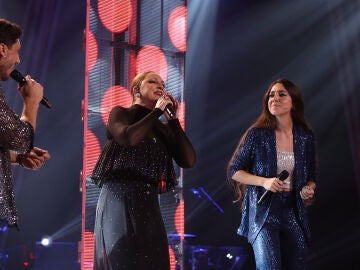 &iexcl;Momentazo! Ni&ntilde;a Pastori ilumina en el escenario de La Voz junto a Nereida y Miguel