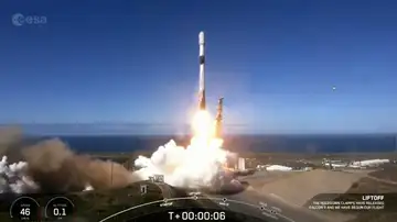 Despegue del cohete Falcon 9 de Space X desde la base aérea militar de Vandenberg (California, EEUU)