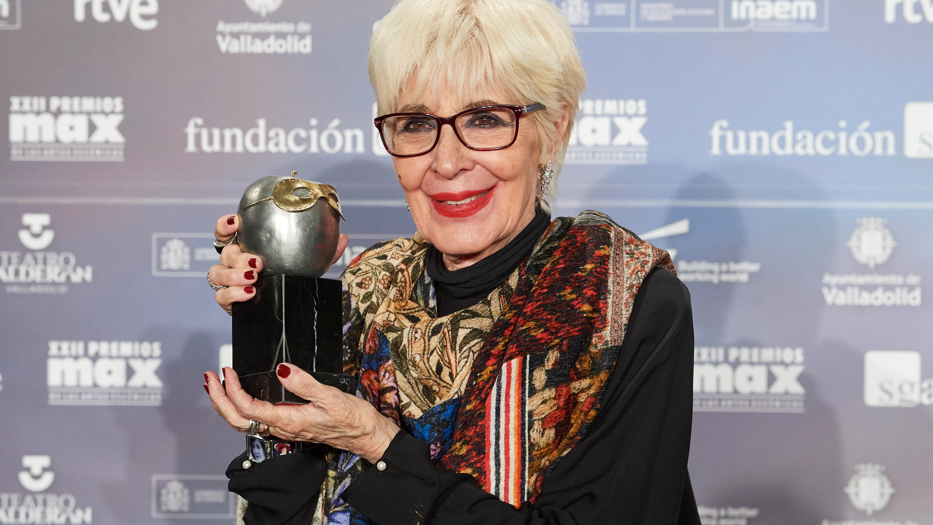 La actriz Concha Velasco recibe el premio Max Honorífico durante los premios MAX 2019 La actriz Concha Velasco recibe el premio Max Honorífico durante los premios MAX 2019