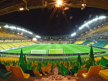 Estadio de La Beaujoire, lugar donde juega el Nantes como local Estadio de La Beaujoire, lugar donde juega el Nantes como local