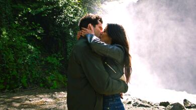 Un nuevo operativo da paso a una improvisada escapada romántica para Ilgaz y Ceylin un tanto accidentada