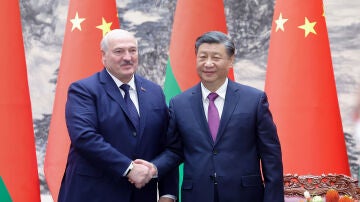 Los presidentes de China y de Bielorrusia, Xi Jinping y Alexander Lukashenko