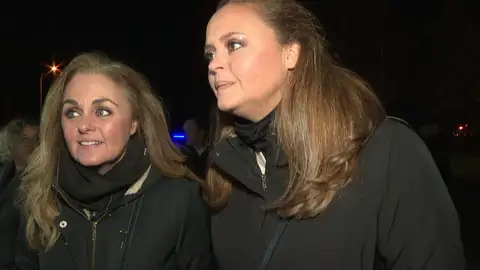 Shaila Dúrcal y Carmen Morales se despiden de Concha Velasco Shaila Dúrcal y Carmen Morales se despiden de Concha Velasco