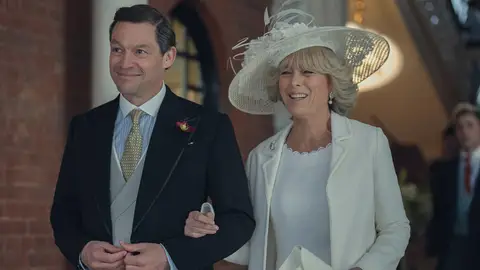 El Príncipe Carlos y Camilla en The Crown El Príncipe Carlos y Camilla en The Crown