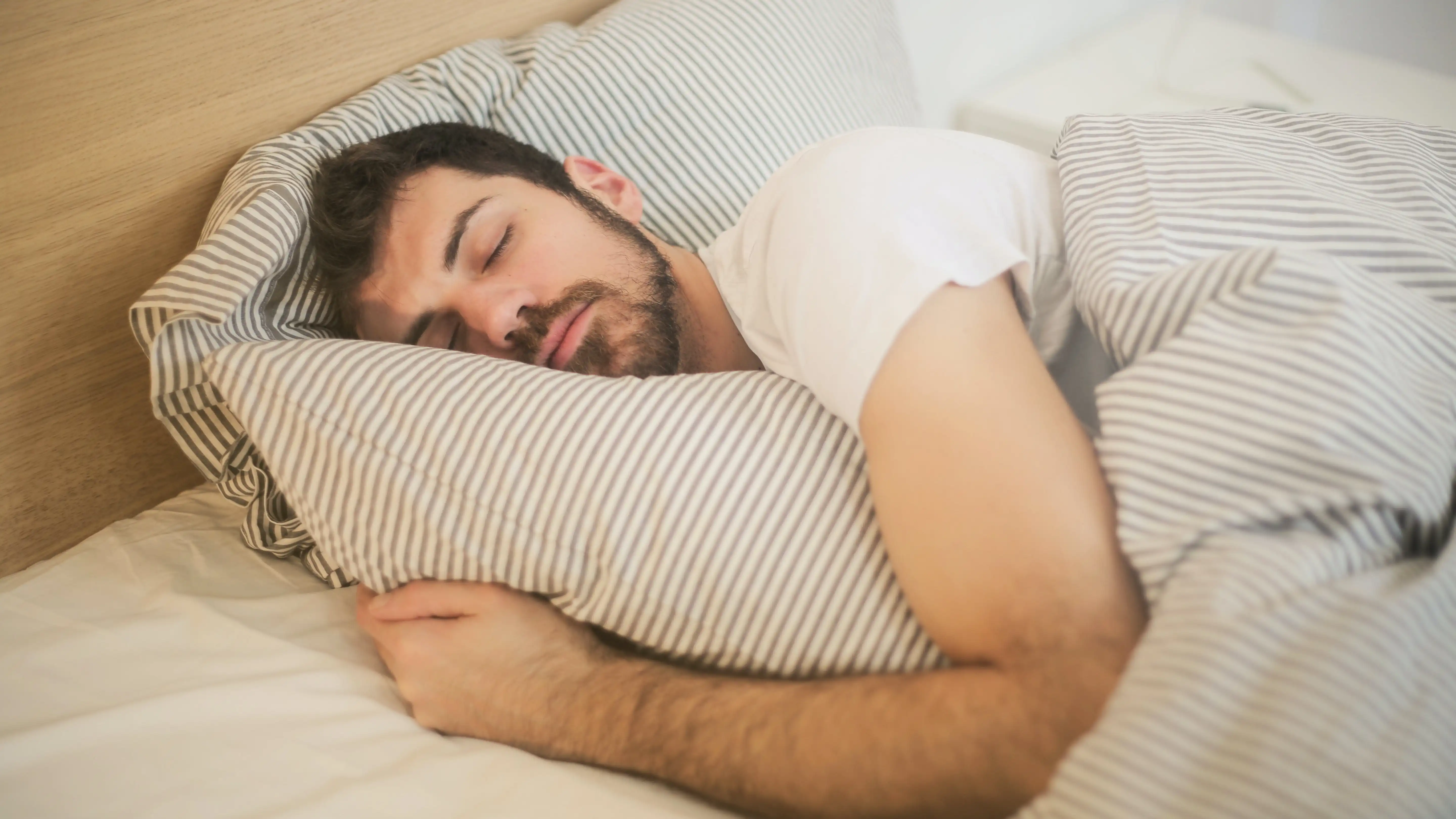 Hombre durmiendo Hombre durmiendo