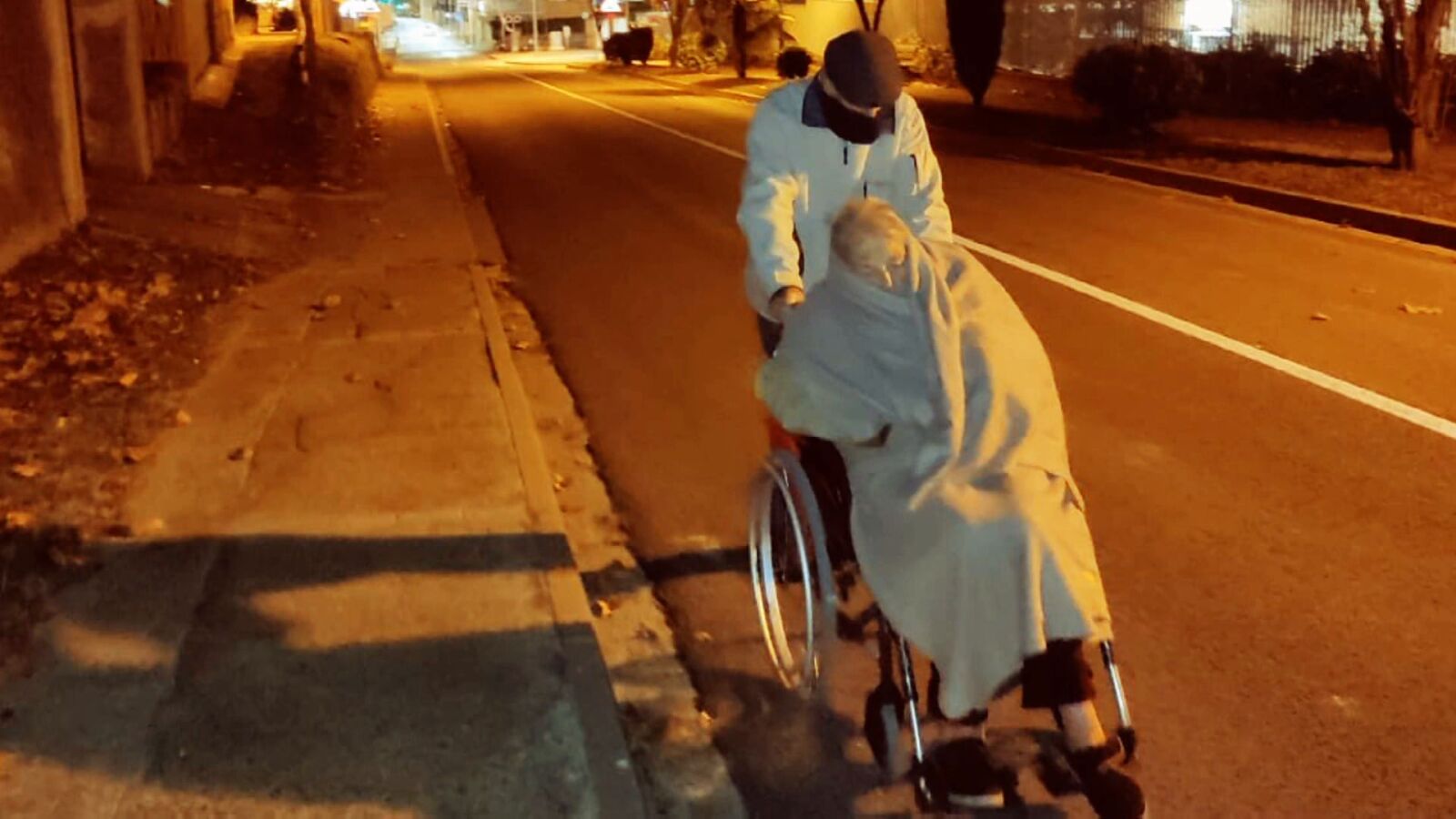 María y Ramón, en la calle con 94 años y a bajo cero: 