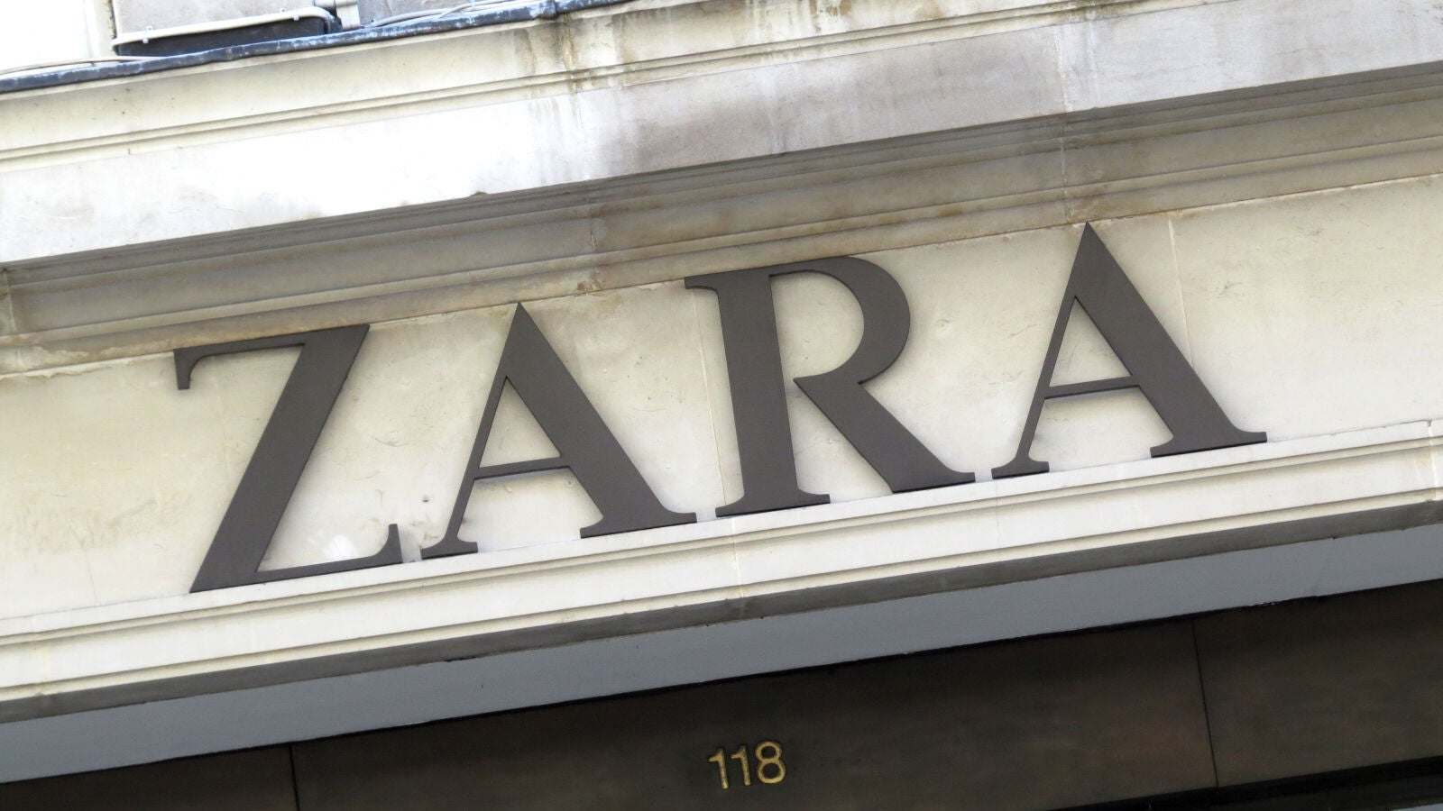 Cómo saber si un producto de Zara es de buena o mala calidad según el color de la etiqueta