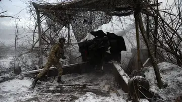 Posición de artillería ucraniana en mitad de los combates.