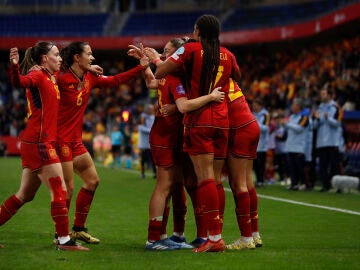 Las jugadores de España celebran un gol ante Suecia