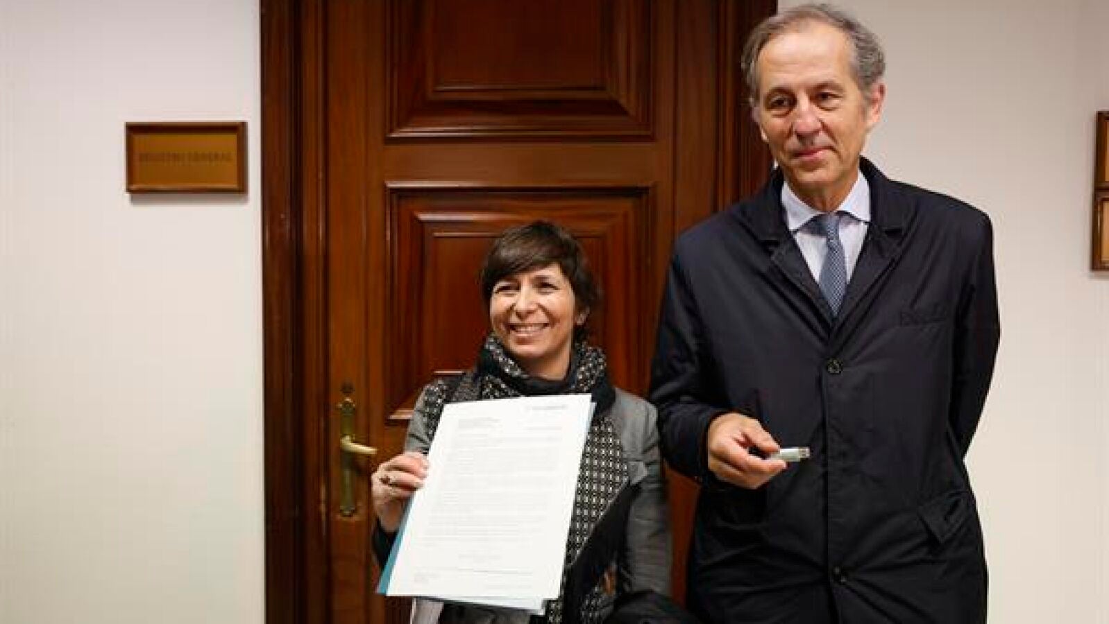  Registran más de 100.000 firmas de la sociedad civil en contra de la proposición de ley de amnistía en el Congreso