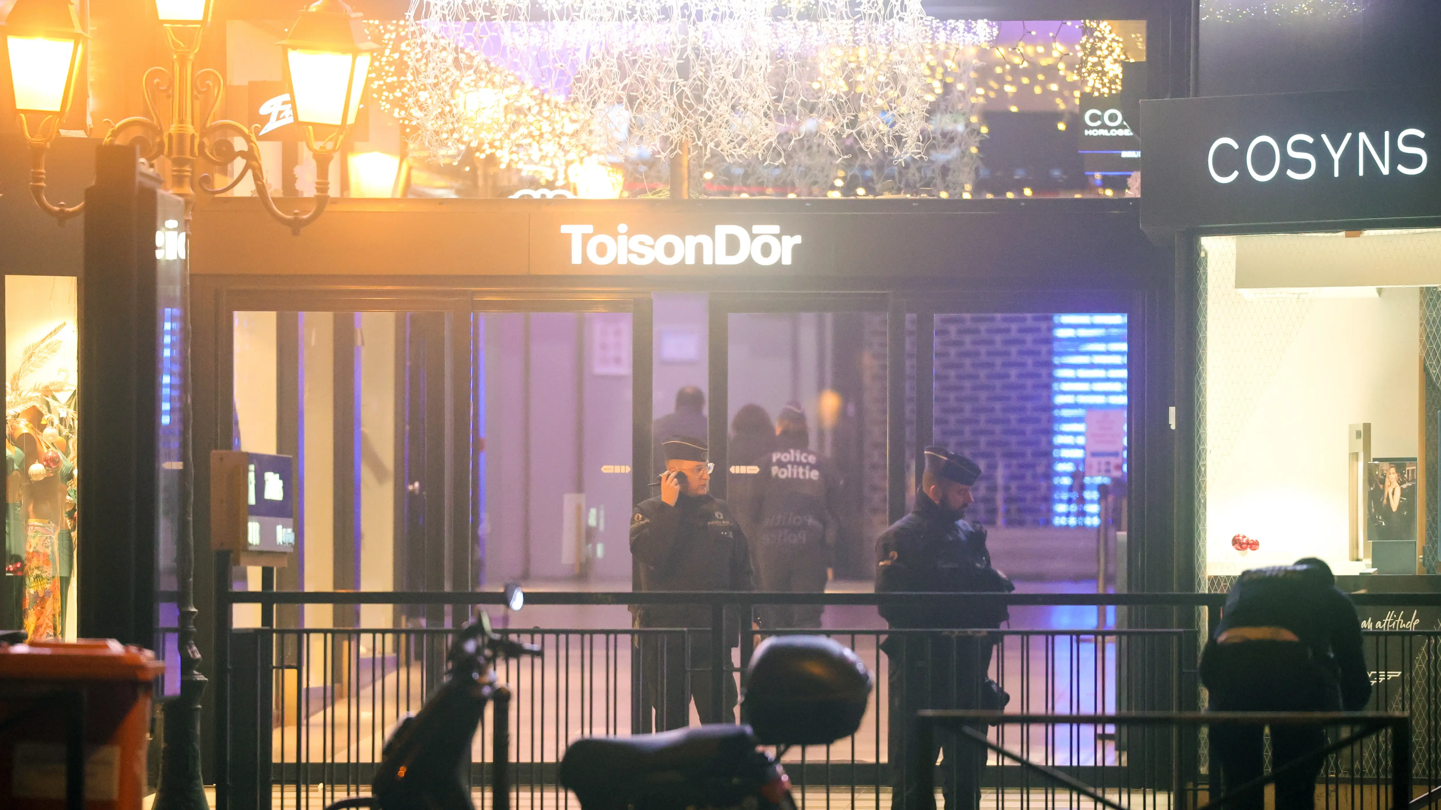 Polic&iacute;as buscan al autor del tiroteo en Bruselas