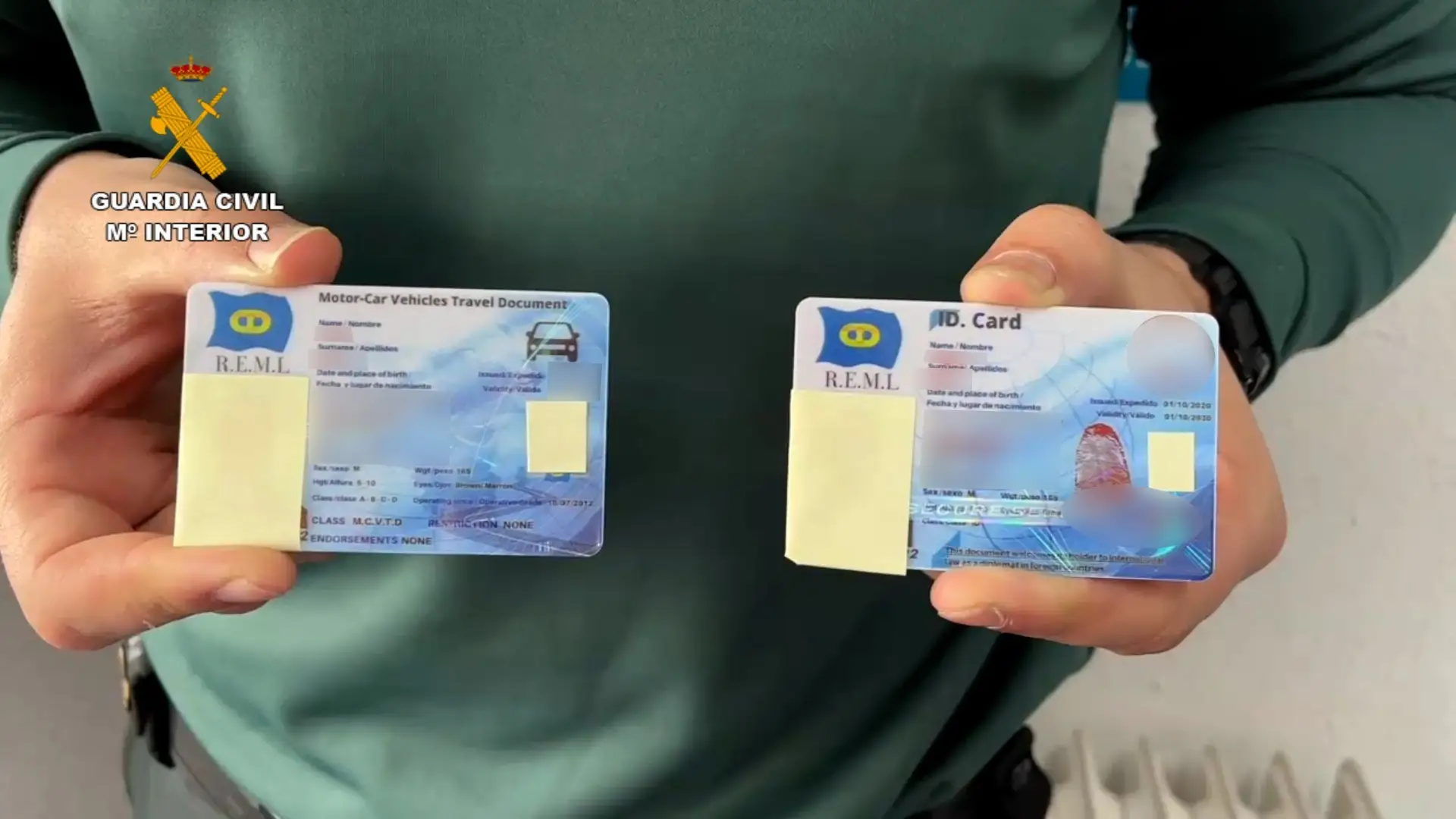 Documentos identificativos de la 'Rep&uacute;blica Errante Menda Lerenda'