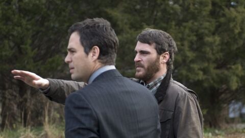 Mark Ruffalo y Joaquin Phoenix en Un cruce en el destino