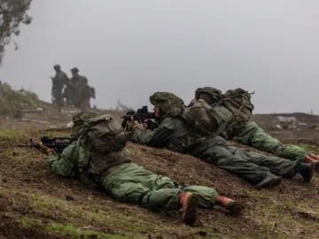 Miembros del ejército israelí participan en un simulacro al norte de Qatsrin, en los Altos del Golán. Miembros del ejército israelí participan en un simulacro al norte de Qatsrin, en los Altos del Golán.
