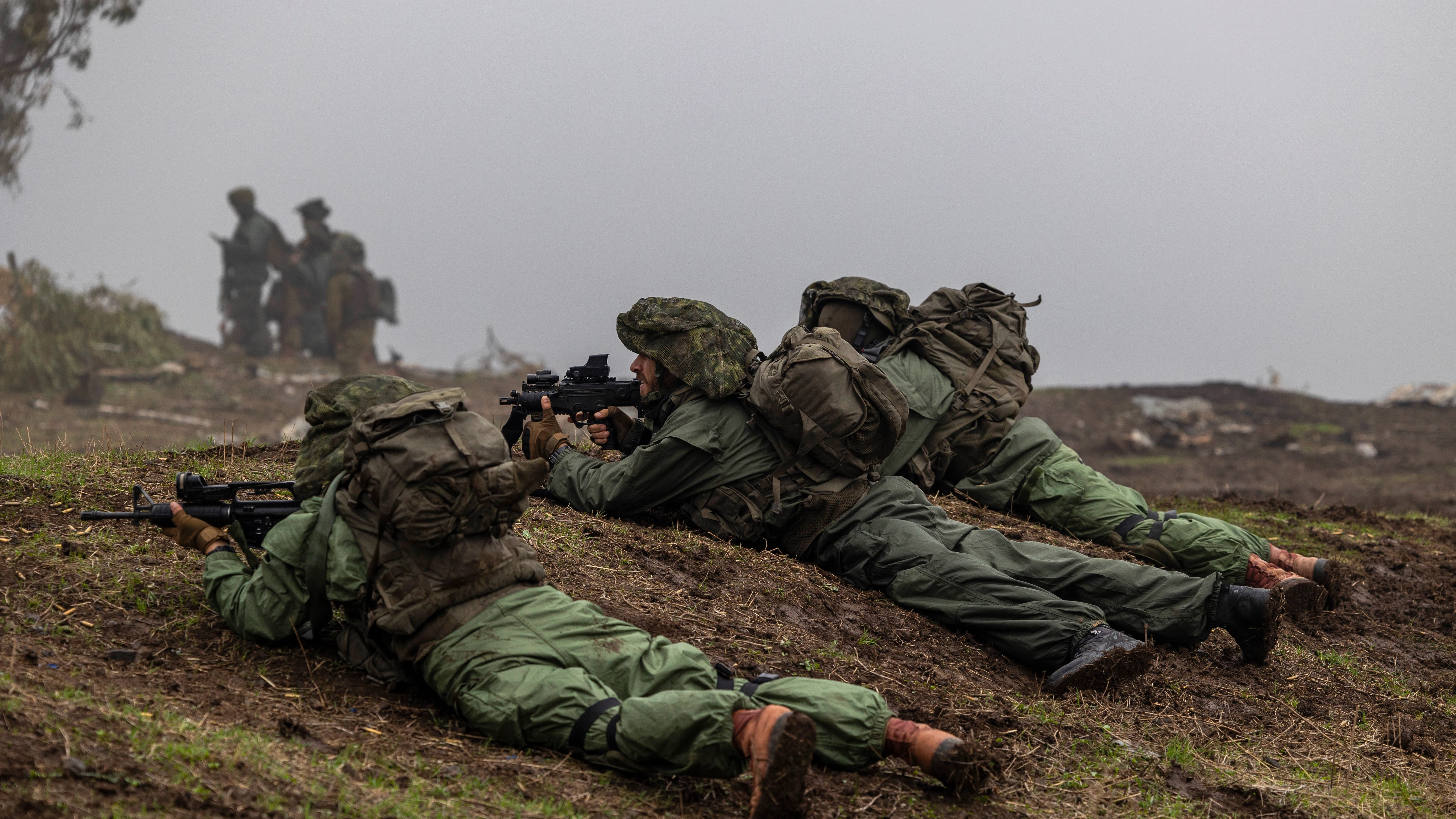 Miembros del ejército israelí participan en un simulacro al norte de Qatsrin, en los Altos del Golán. Miembros del ejército israelí participan en un simulacro al norte de Qatsrin, en los Altos del Golán.