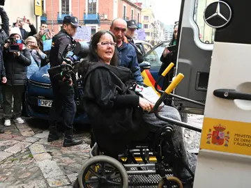 Raquel Díaz , exmujer de Pedro Muñoz, a su llegada al juicio por malos tratos este lunes en la Audiencia Provincial de León Raquel Díaz , exmujer de Pedro Muñoz, a su llegada al juicio por malos tratos este lunes en la Audiencia Provincial de León