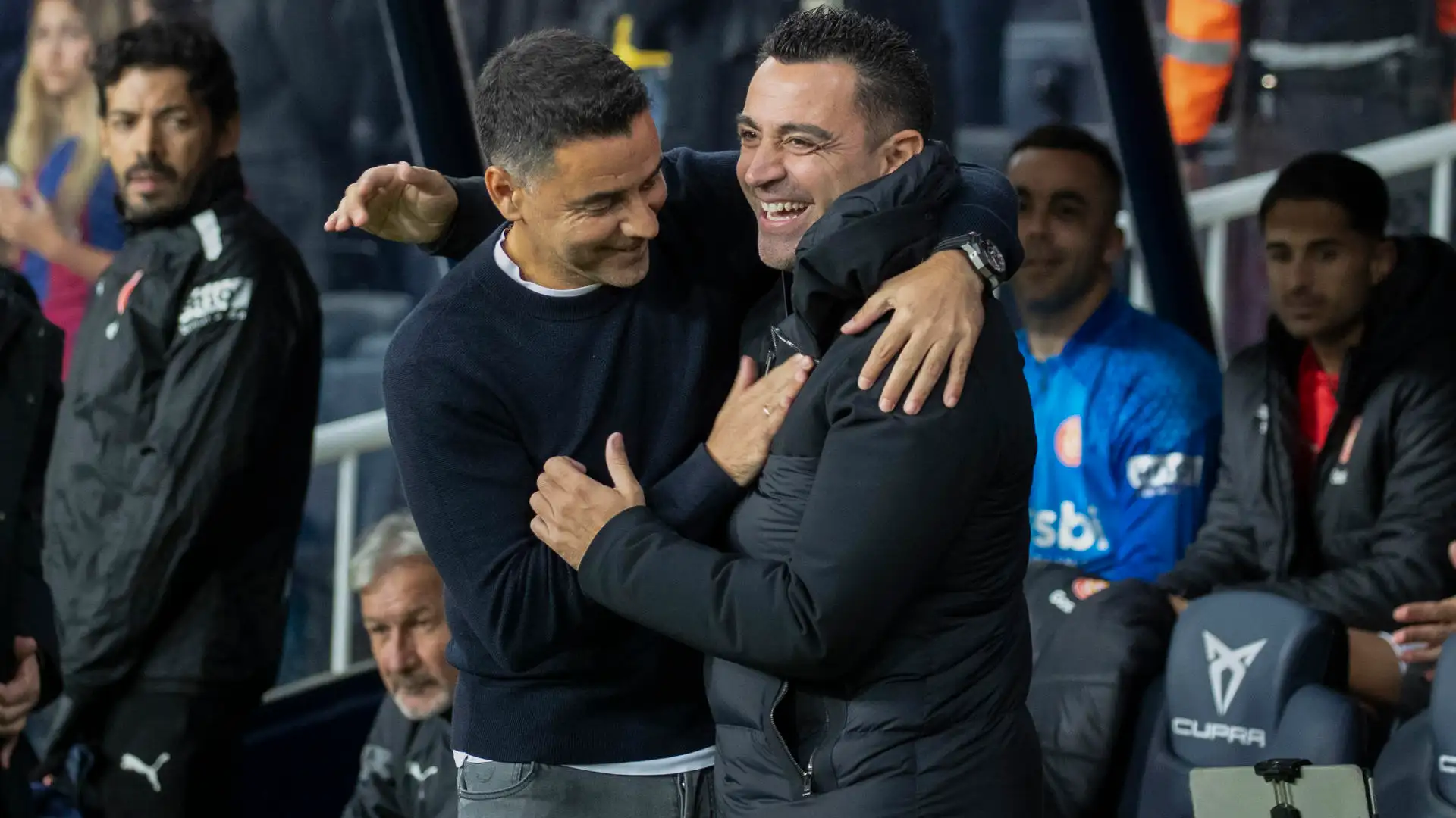 El saludo entre Míchel y Xavi en Montjuic El saludo entre Míchel y Xavi en Montjuic
