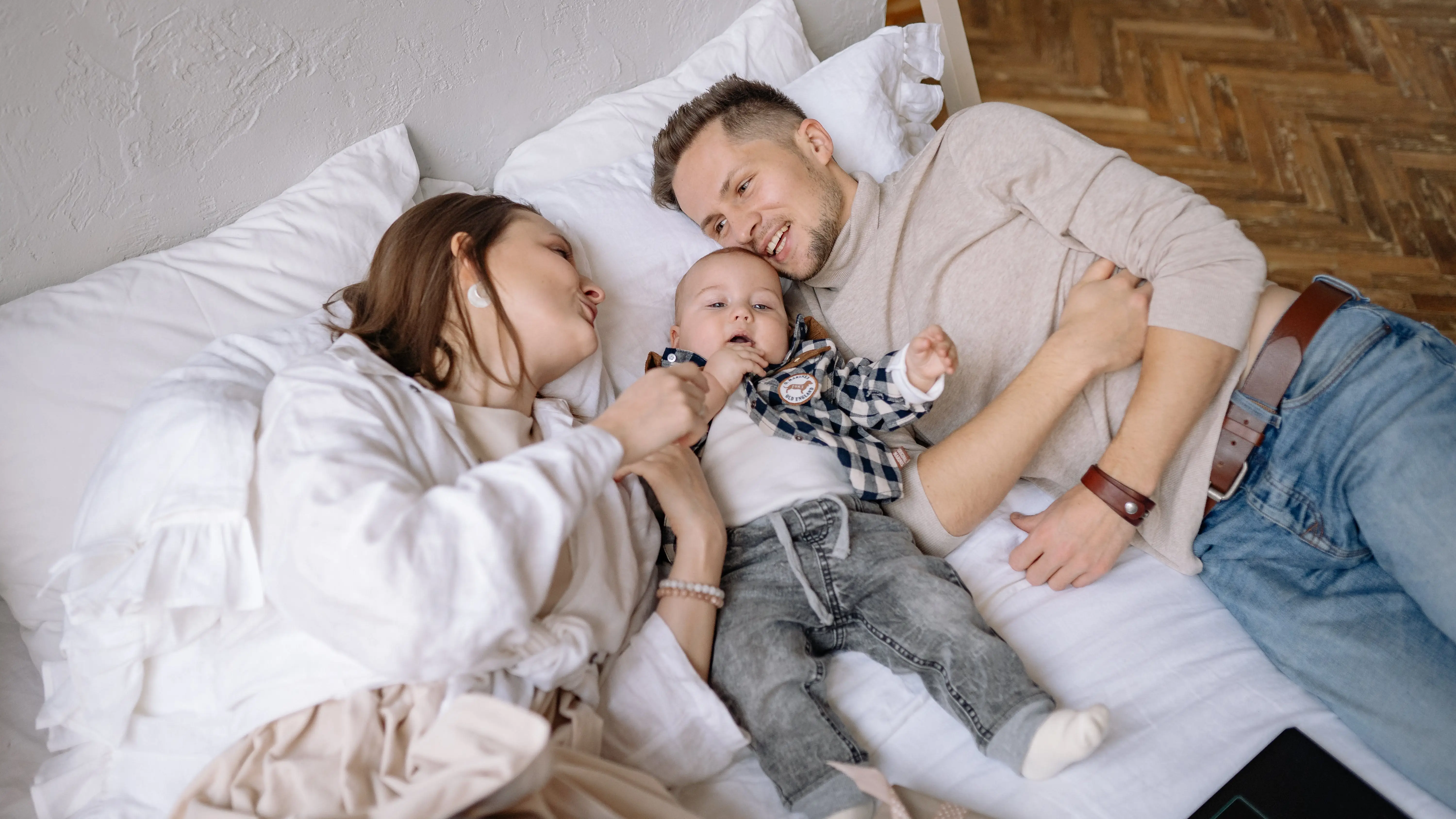 Padre y madre con su hijo Padre y madre con su hijo