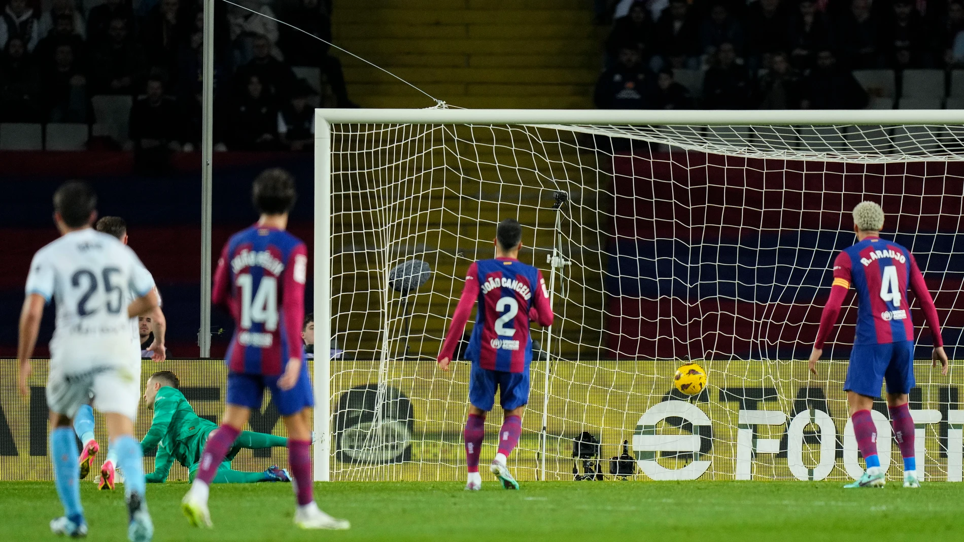 El segundo gol del Girona ante el Barça en Montjuic (2-4)