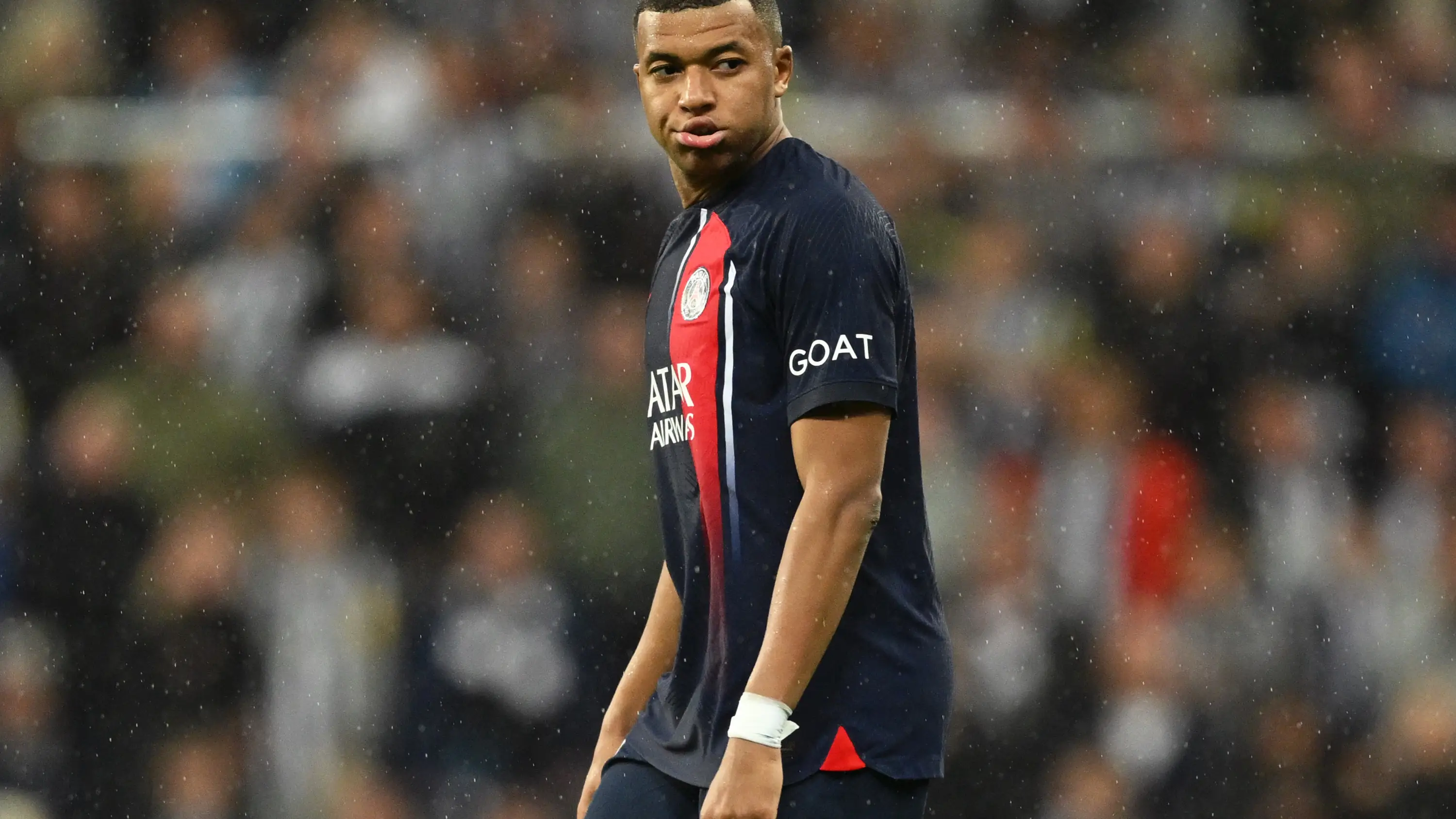 Kylian Mbappé en el Newcastle - PSG (3-0) de la fase de grupos de la UCL 2023-2024 Kylian Mbappé en el Newcastle - PSG (3-0) de la fase de grupos de la UCL 2023-2024