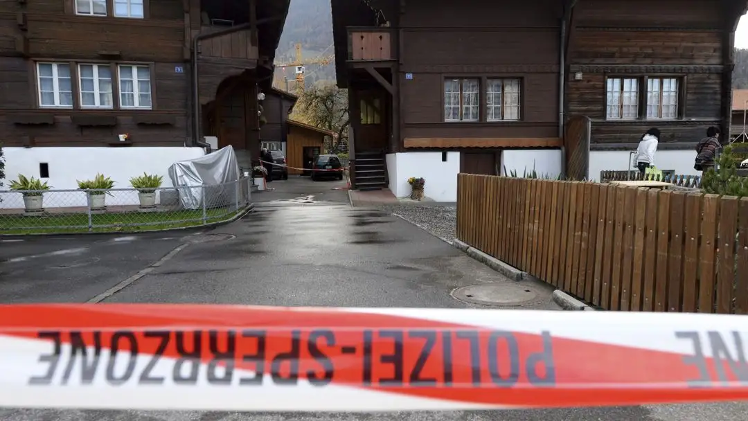 Imagen de archivo de un cordón policial en el lugar de un tiroteo en Suiza Imagen de archivo de un cordón policial en el lugar de un tiroteo en Suiza