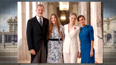 Los Reyes felicitan la Navidad con una fotografía tomada el día de la jura de la Constitución de la princesa Leonor