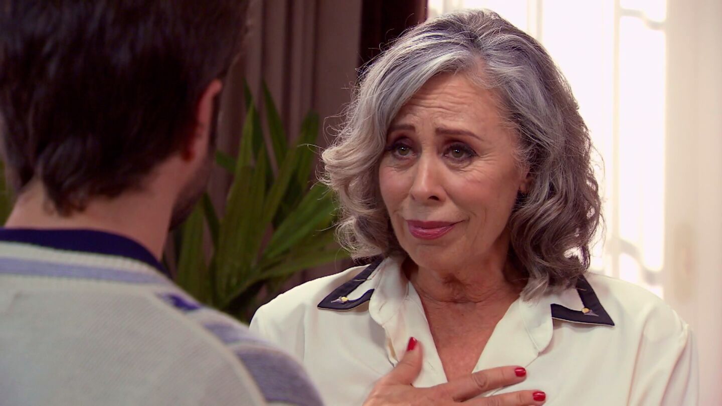 Elena engaña a Román al hacerle creer que acepta a Lola: "He cambiado"
