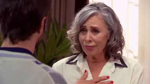 Elena engaña a Román al hacerle creer que acepta a Lola: "He cambiado" Elena engaña a Román al hacerle creer que acepta a Lola: "He cambiado"