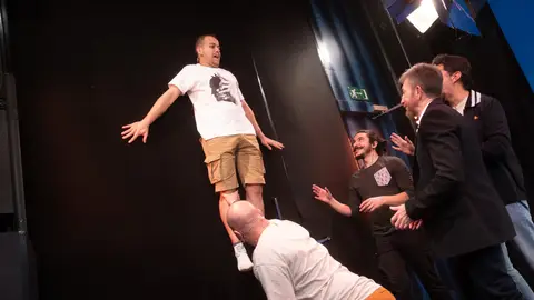 "Sin trampa ni cartón": el mágico experimento de Marron que ha sorprendido a Pedro Alonso y Begoña Vargas "Sin trampa ni cartón": el mágico experimento de Marron que ha sorprendido a Pedro Alonso y Begoña Vargas
