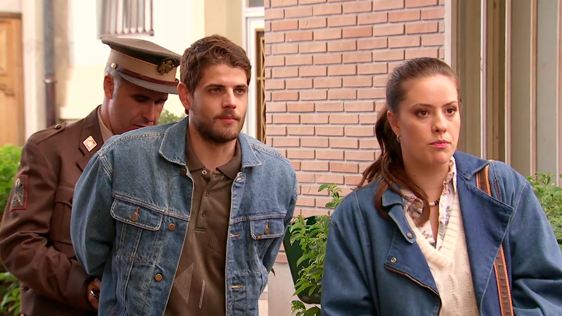 Detención inesperada: Carlos y Gala ven truncarse sus planes de futuro en Corfú Detención inesperada: Carlos y Gala ven truncarse sus planes de futuro en Corfú