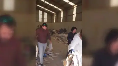 Los afectados por el derrumbe de un edificio en Teruel buscan 6 meses después sus recuerdos entre escombros Los afectados por el derrumbe de un edificio en Teruel buscan 6 meses después sus recuerdos entre escombros