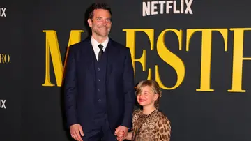 Bradley Cooper con su hija Lea de Seine 