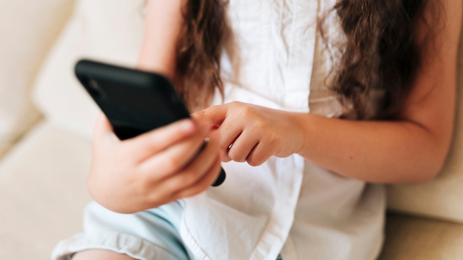 Los expertos alertan de los posibles peligros de TikTok: cada vez hay más adolescentes y niños con trastornos alimentarios