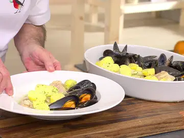 Receta fácil y rápida de raya con mejillones en salsa de Karlos Arguiñano Receta fácil y rápida de raya con mejillones en salsa de Karlos Arguiñano