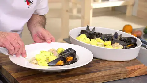 Receta fácil y rápida de raya con mejillones en salsa de Karlos Arguiñano Receta fácil y rápida de raya con mejillones en salsa de Karlos Arguiñano