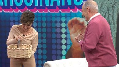Karlos Arguiñano llega repartiendo alegría... ¡Sobre todo para Sonsoles Ónega!: 