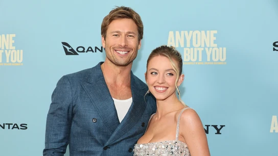Glen Powell y Sydney Sweeney, protagonistas de Cualquiera menos tú Glen Powell y Sydney Sweeney, protagonistas de Cualquiera menos tú