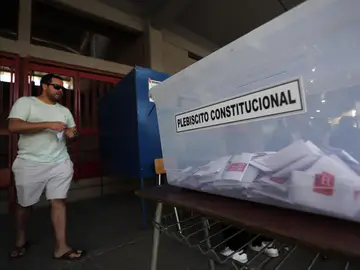 Chile vuelve a rechazar reformar la Constitución Chile vuelve a rechazar reformar la Constitución