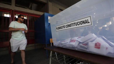 Chile vuelve a rechazar reformar la Constitución: más de un 55% de los votantes rechazaron la propuesta