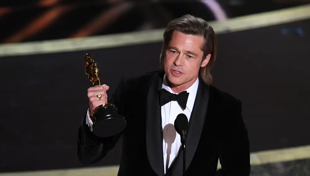 Brad Pitt en los Oscar 2020 cuando ganó por Érase una vez en Hollywood