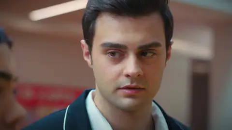 Ömer, sin palabras tras la confesión de Süsen: “Sarp no es mi novio” Ömer, sin palabras tras la confesión de Süsen: “Sarp no es mi novio”