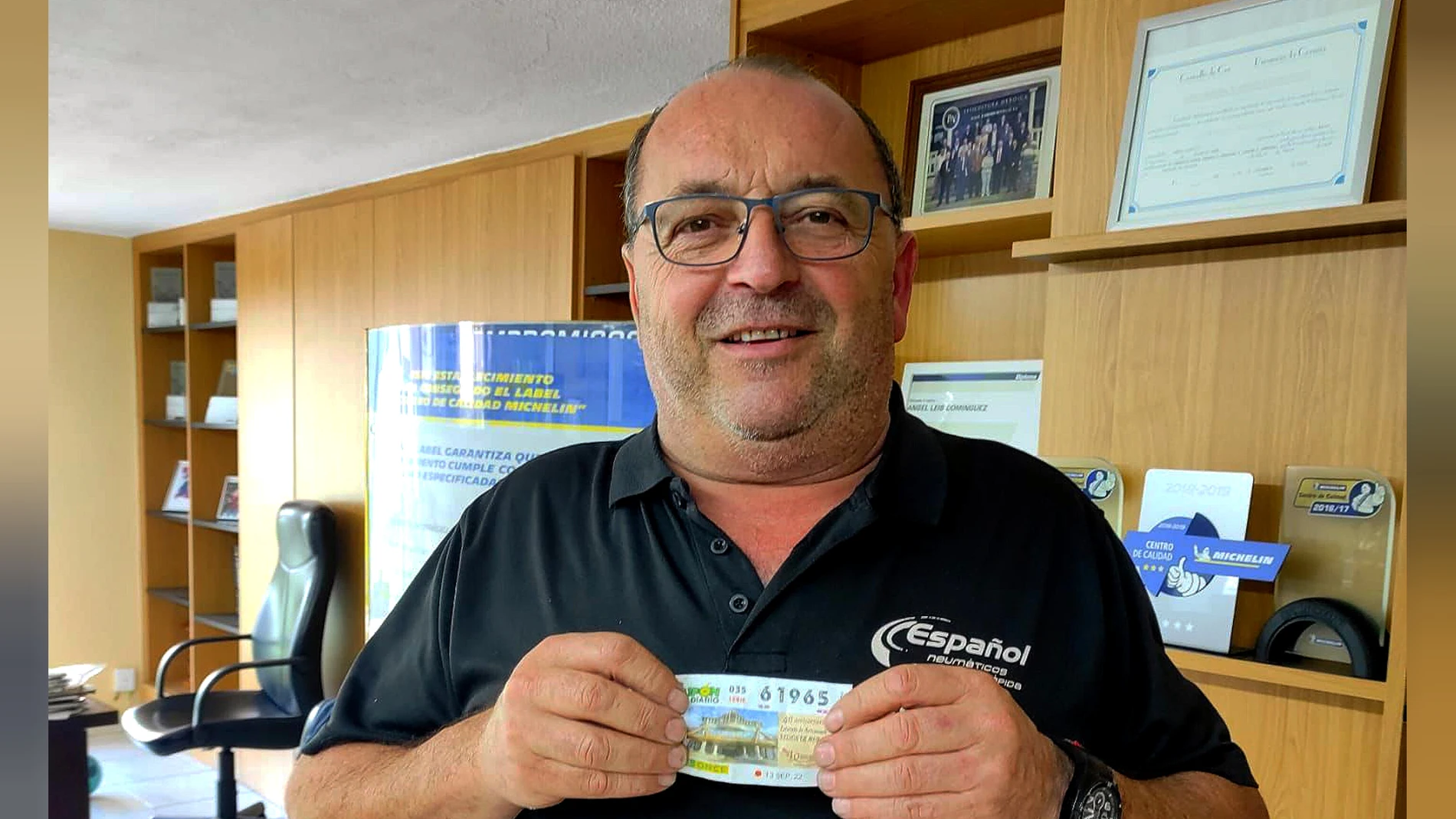 Ángel Leis, un mecánico de 58 años de Cee (A Coruña) Ángel Leis, un mecánico de 58 años de Cee (A Coruña)