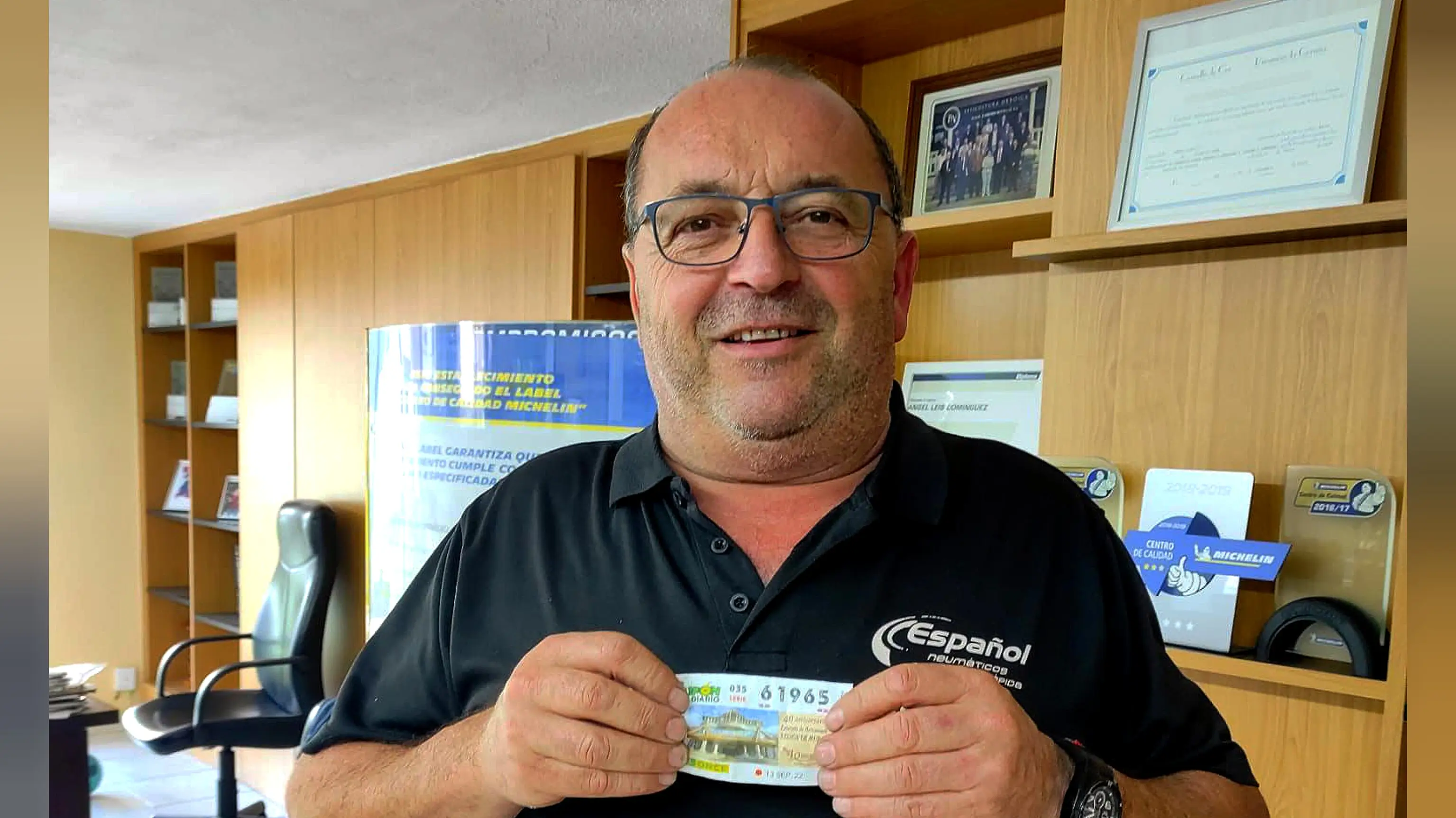 Ángel Leis, un mecánico de 58 años de Cee (A Coruña) Ángel Leis, un mecánico de 58 años de Cee (A Coruña)