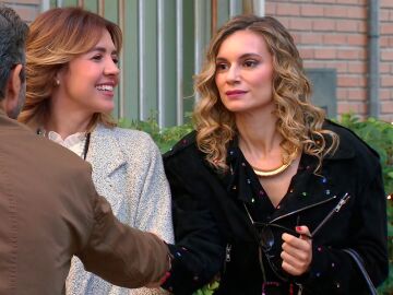 Momento de desconcierto: Sof&iacute;a se queda at&oacute;nita al encontrarse con Alicia, Isidro y Rafa