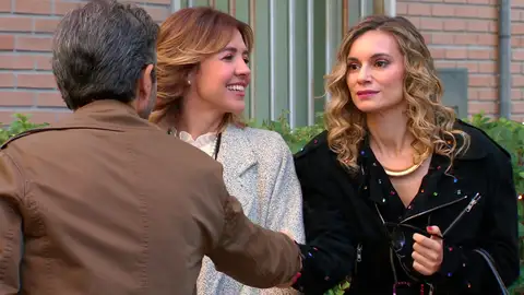 Momento de desconcierto: Sofía se queda atónita al encontrarse con Alicia, Isidro y Rafa Momento de desconcierto: Sofía se queda atónita al encontrarse con Alicia, Isidro y Rafa