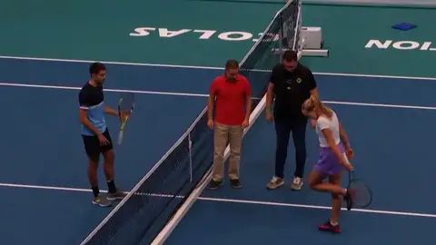 Yanis Ghazouani y Andreeva antes de jugar la final de un torneo de exhibición