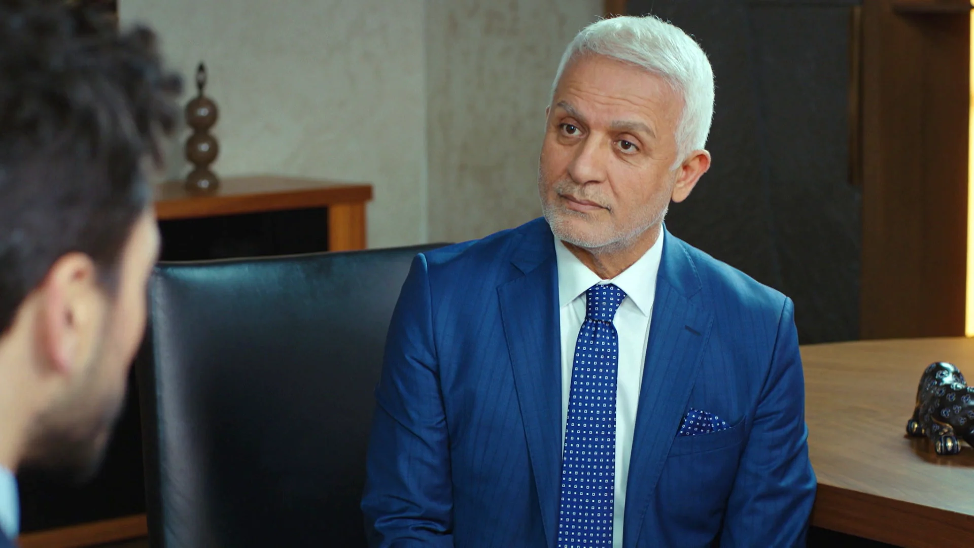 Kerim intenta ganarse el favor de Halit: "Es usted una inspiraci&oacute;n"