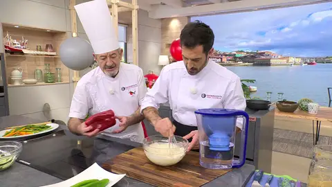 En un bol, añade la harina de tempura En un bol, añade la harina de tempura
