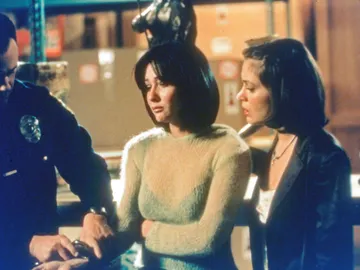 Shannen Doherty y Alyssa Milano en Embrujadas como Prue y Phoebe Halliwell Shannen Doherty y Alyssa Milano en Embrujadas como Prue y Phoebe Halliwell